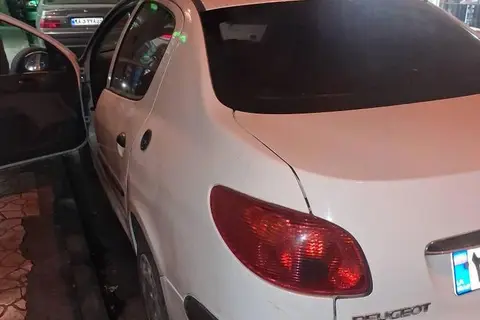 پژو، 206
