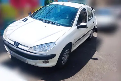 پژو، 206