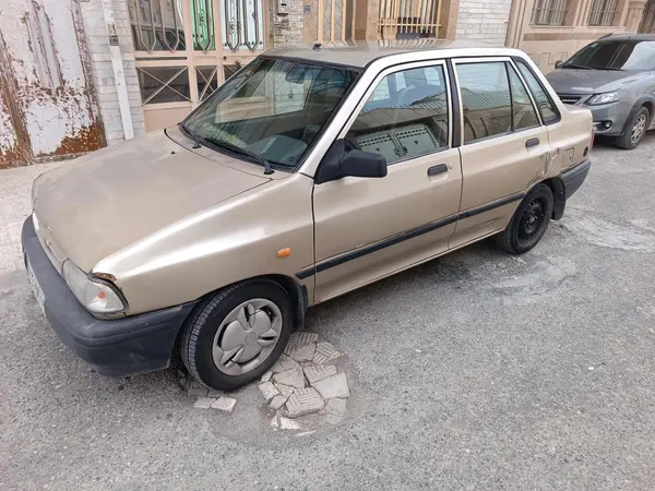 پراید، صندوق دار