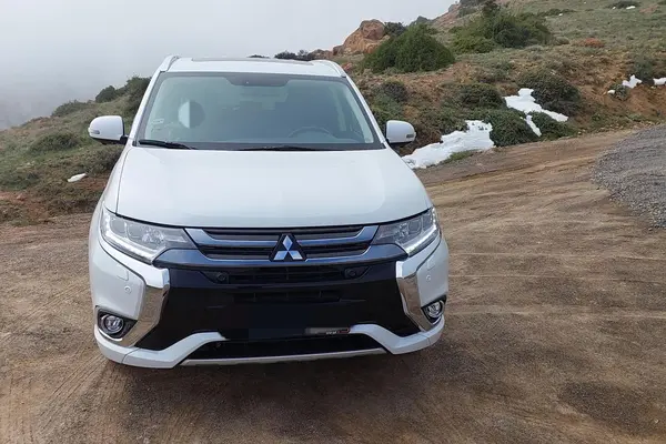 میتسوبیشی، اوتلندر PHEV