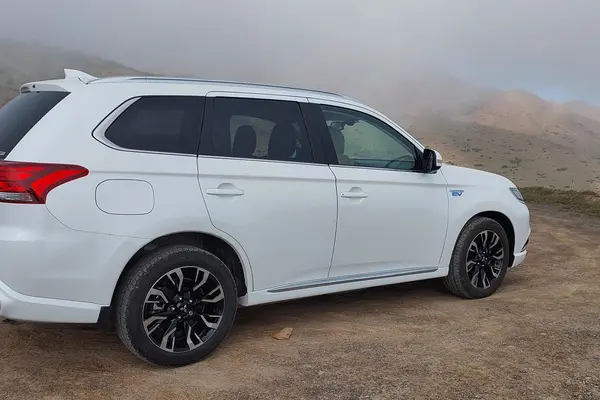 میتسوبیشی، اوتلندر PHEV