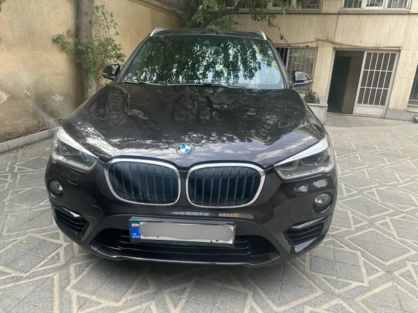 ب ام و، X1