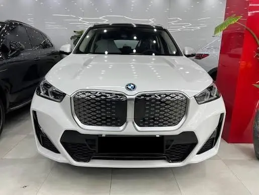 ب ام و  iX1