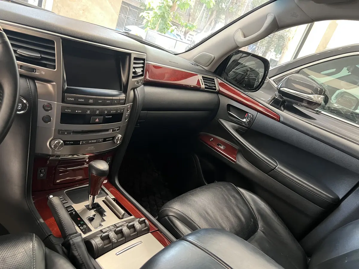 لکسوس،  LX