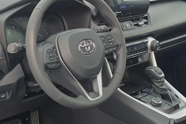 تویوتا، راوفور هیبرید