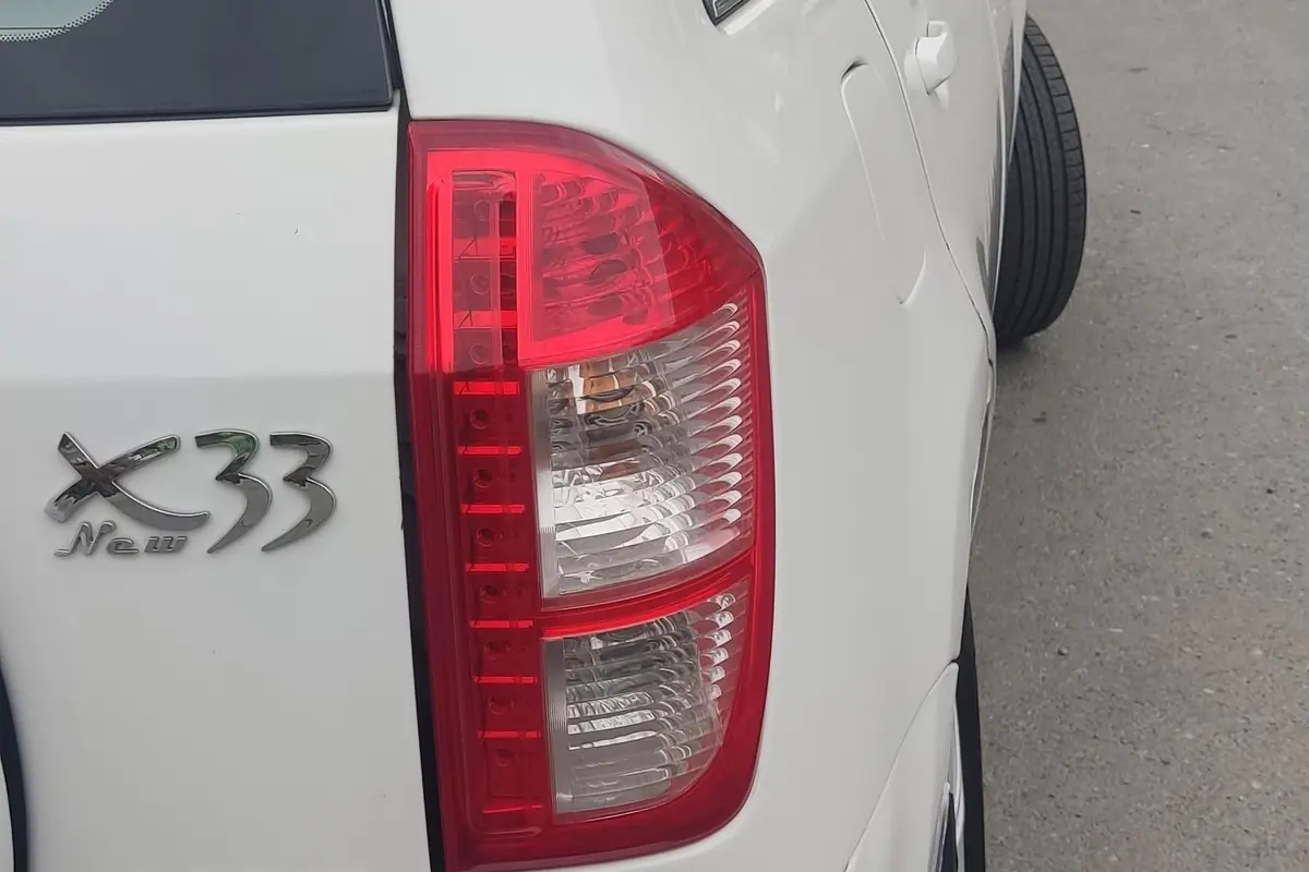 ام وی ام،  X33