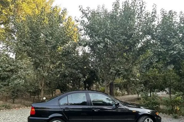 ب ام و،  سری 3 سدان