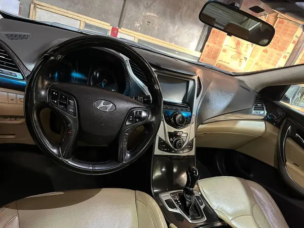 هیوندای، آزرا (گرنجور)