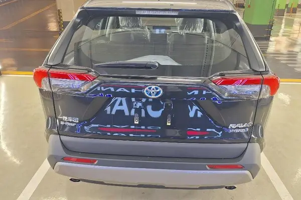 تویوتا، راوفور هیبرید