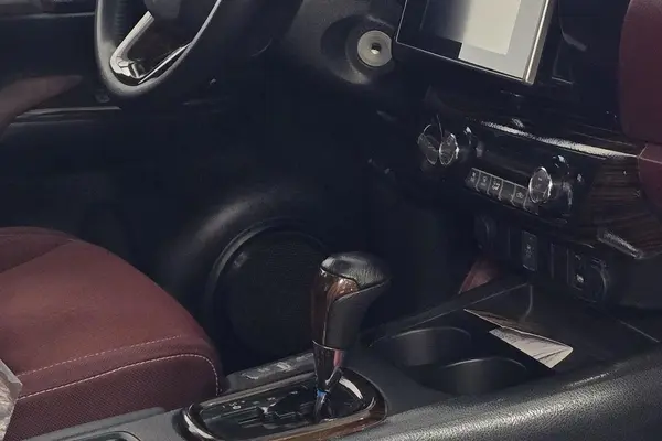 تویوتا، هایلوکس دو کابین