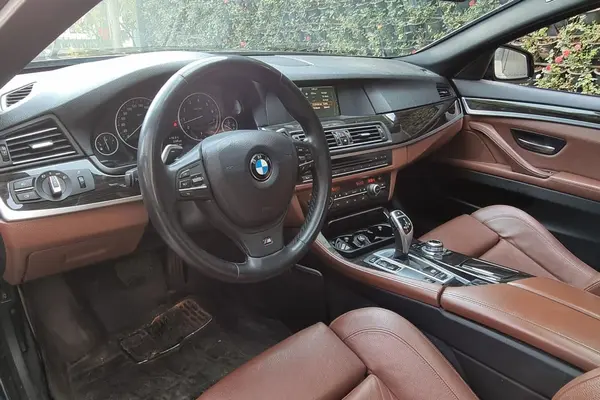 ب ام و، سری 5 سدان