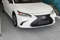 لکسوس، ES