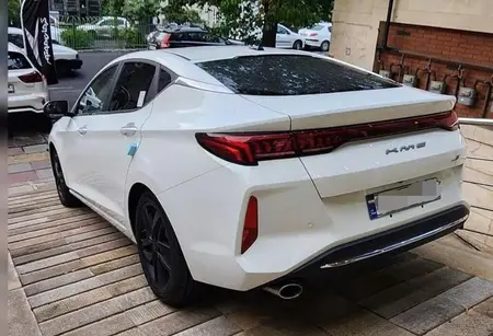 کی ام سی J7