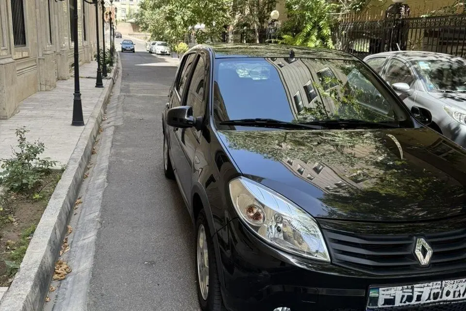 رنو  ساندرو