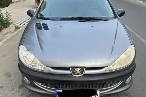 پژو، 206