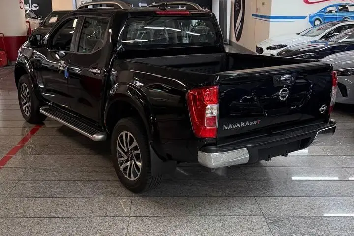 نیسان،  ناوارا