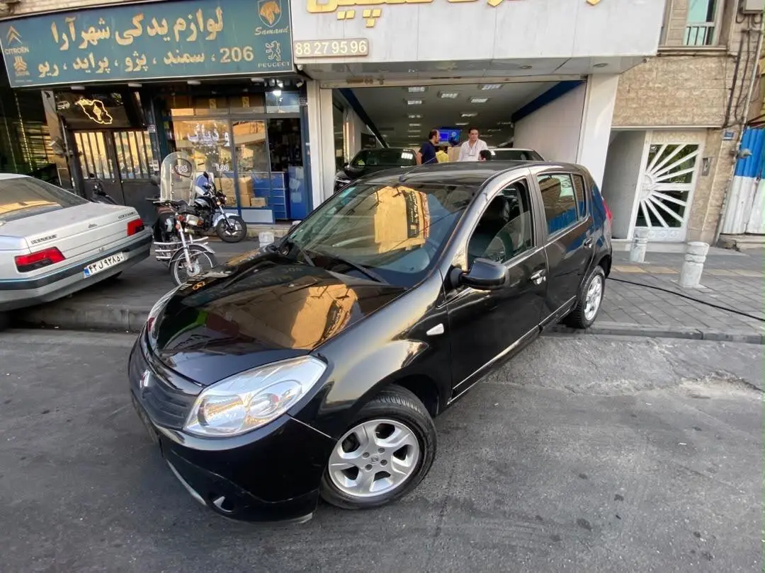 رنو،  ساندرو