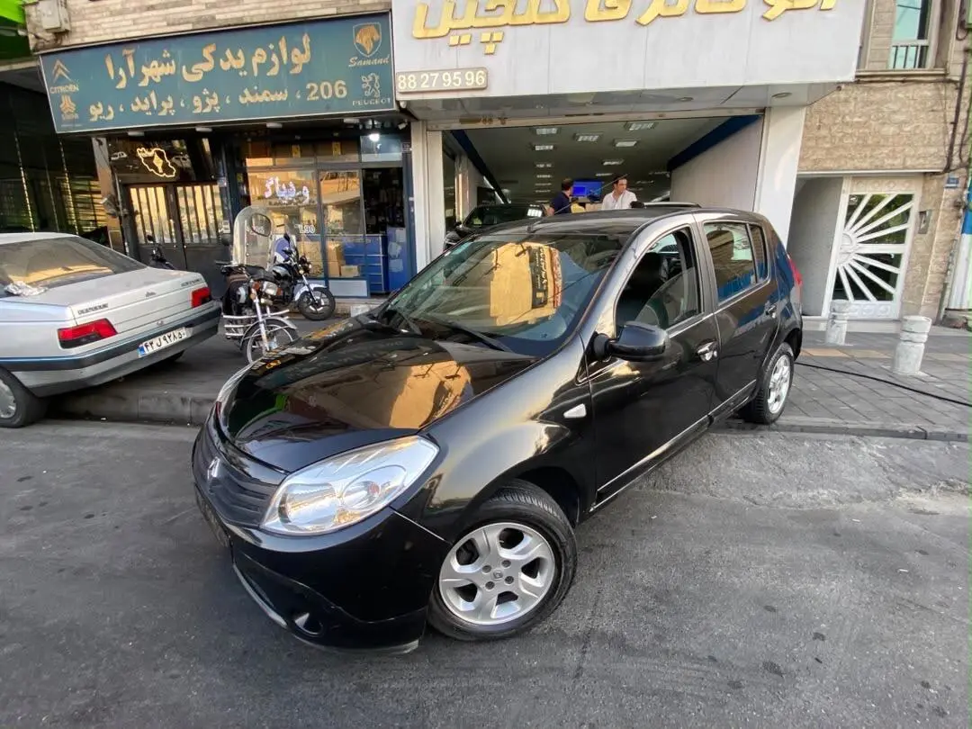 رنو،  ساندرو
