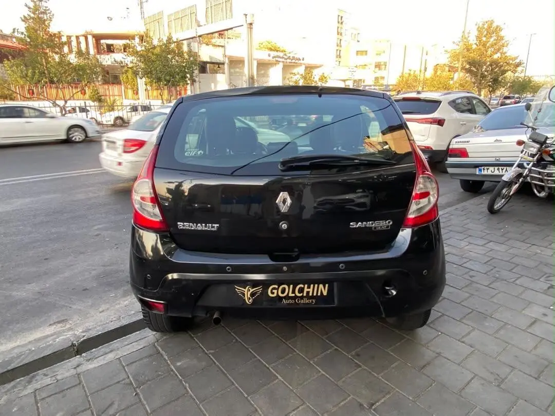 رنو،  ساندرو