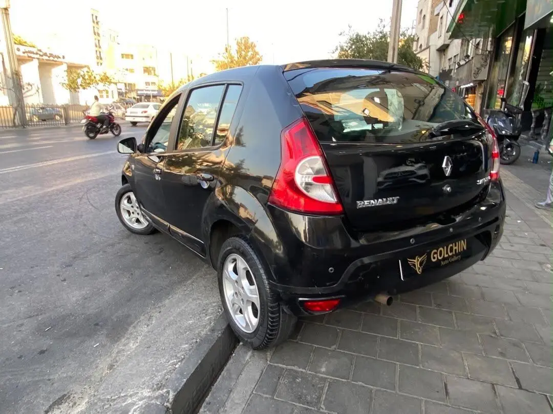 رنو،  ساندرو