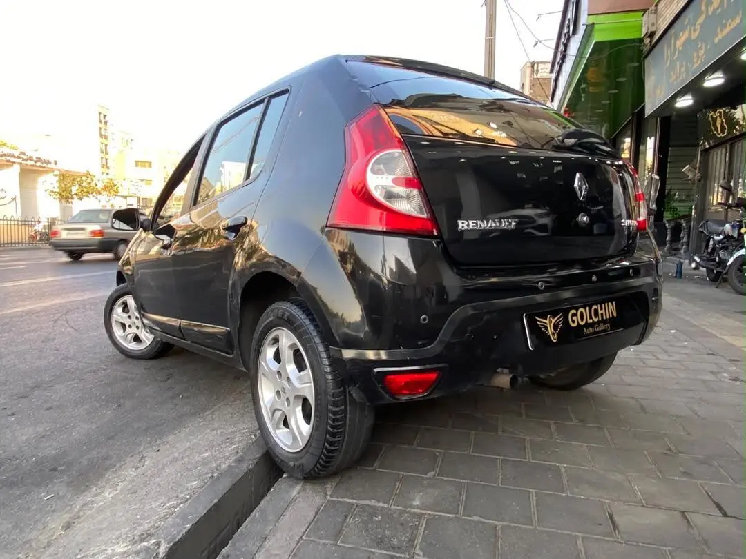 رنو،  ساندرو