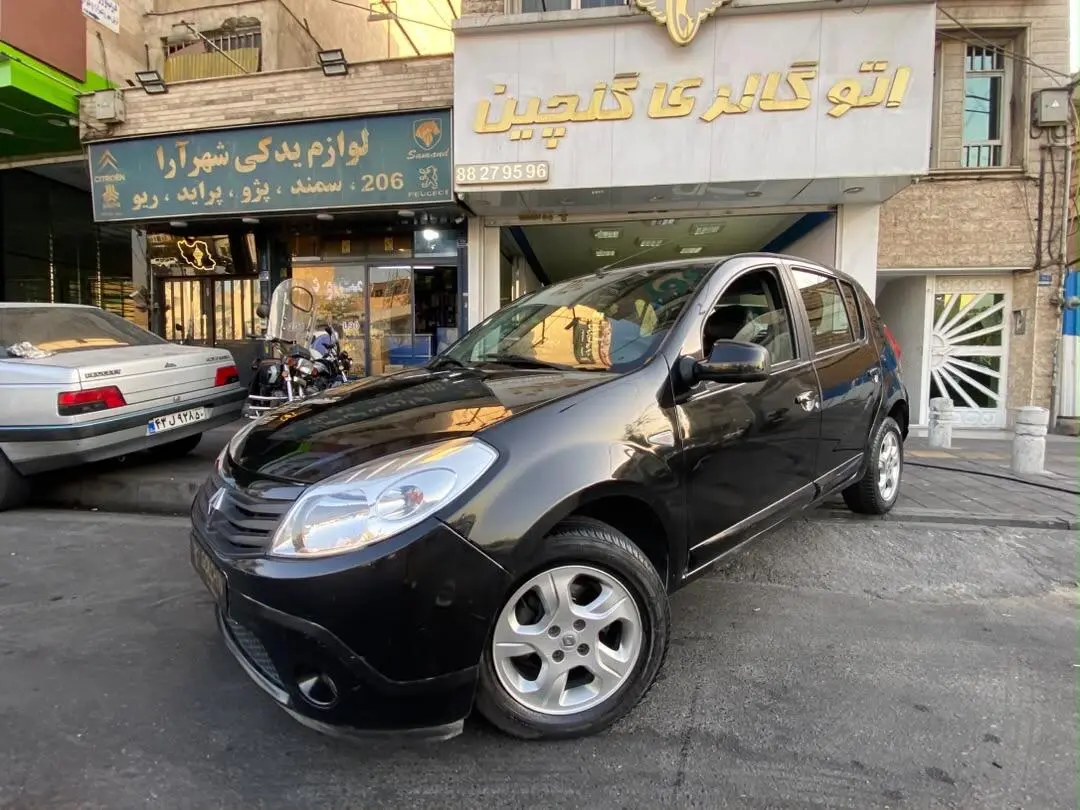 رنو،  ساندرو