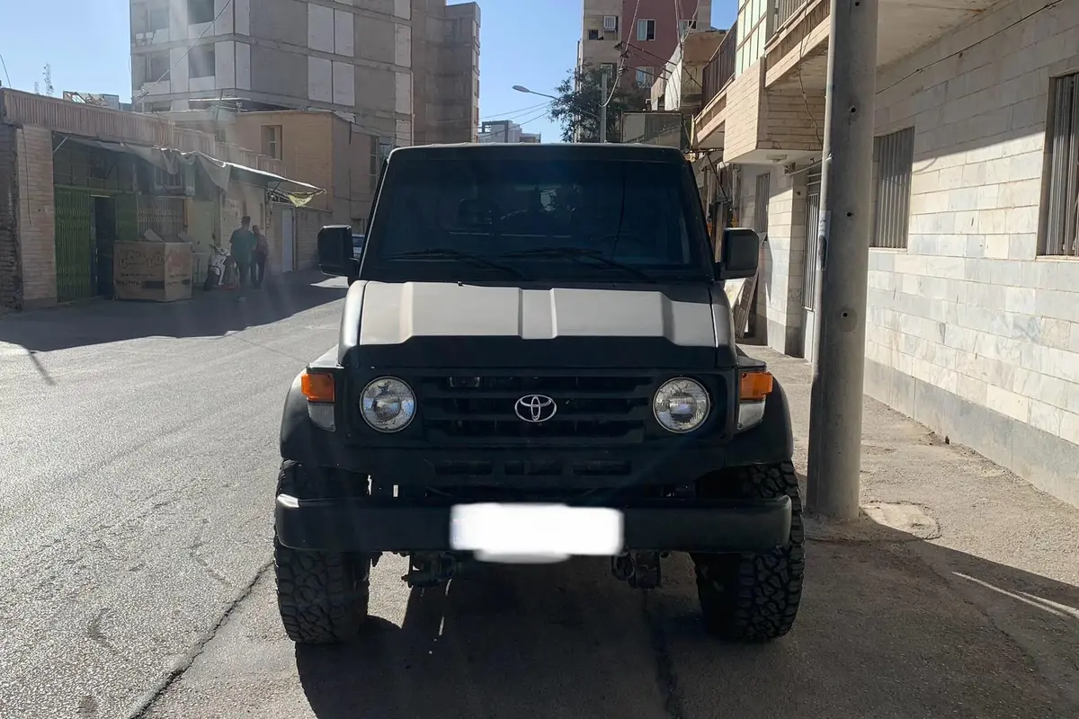 تویوتا،  لندکروز چهار در