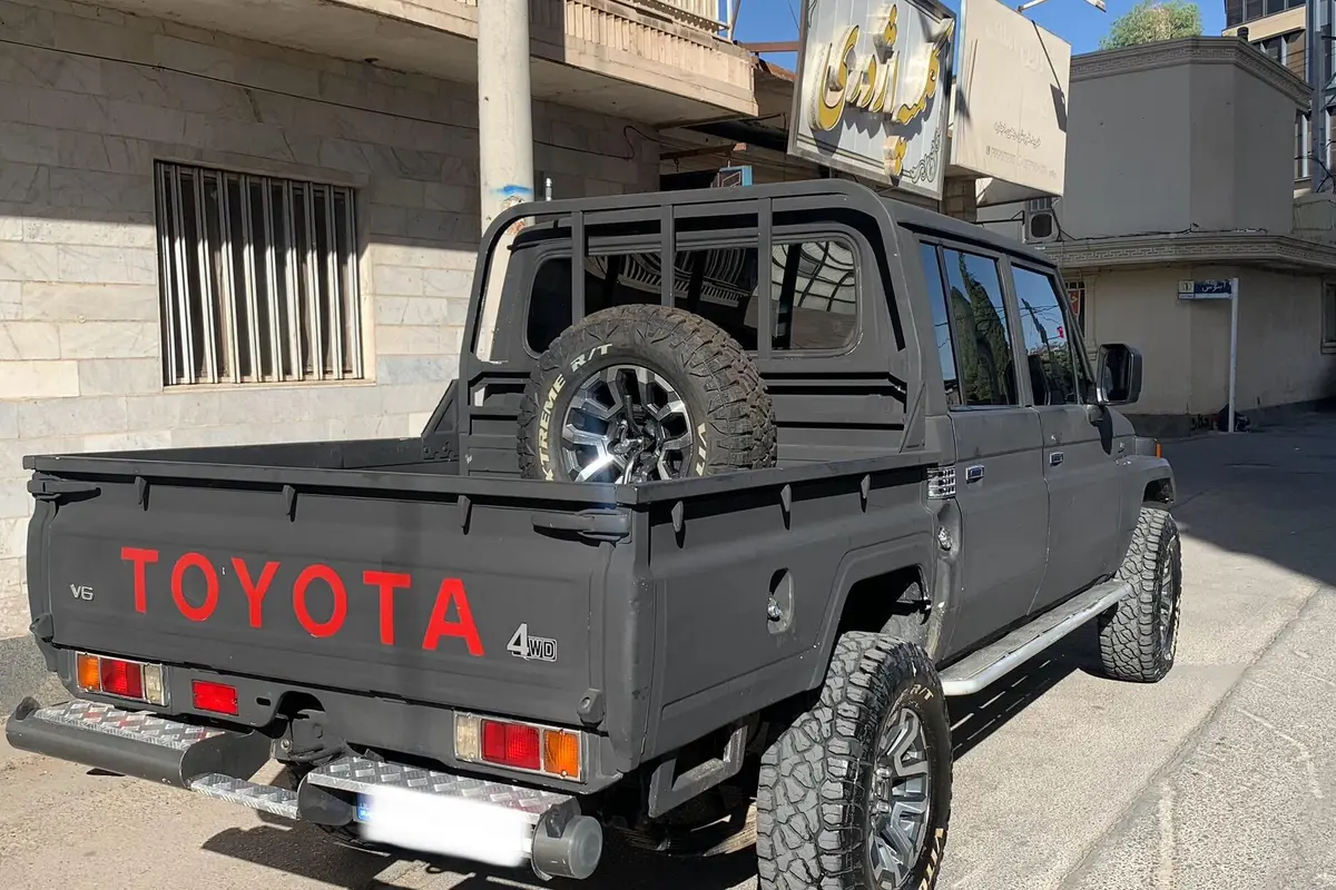 تویوتا،  لندکروز چهار در