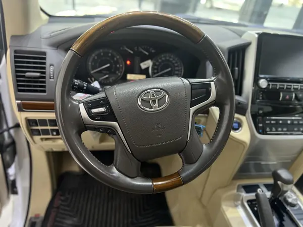 تویوتا، لندکروز چهار در