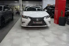 لکسوس، ES