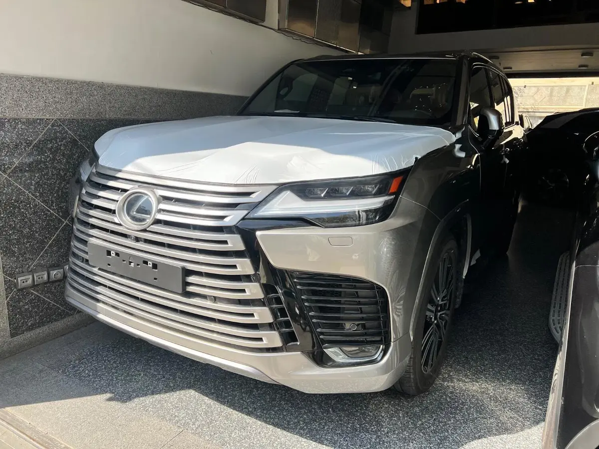 لکسوس،  LX