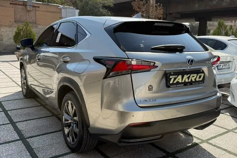 لکسوس،  NX