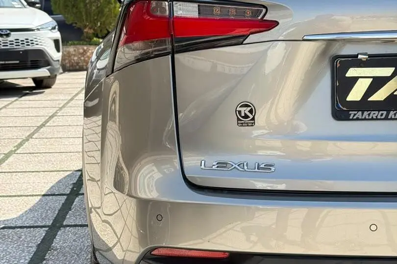 لکسوس،  NX