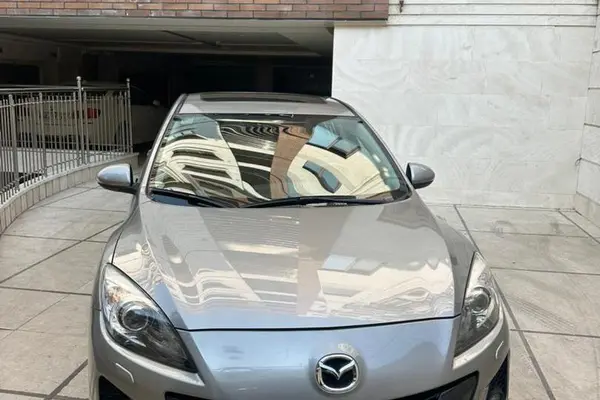 مزدا، 3 نیو صندوق دار