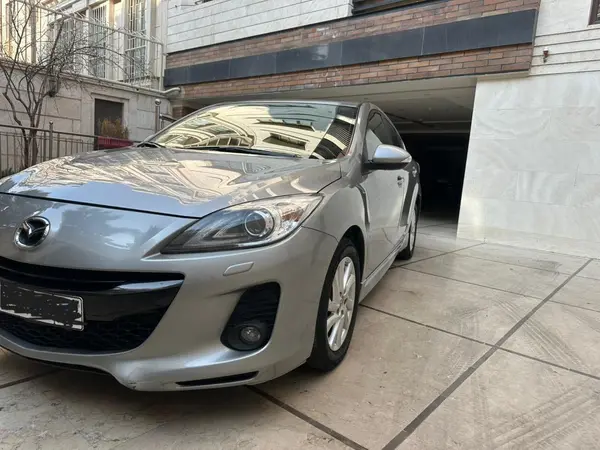 مزدا، 3 نیو صندوق دار