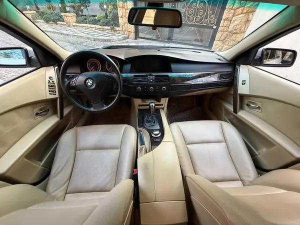 ب ام و، سری 5 سدان