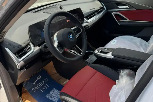 ب ام و  iX1