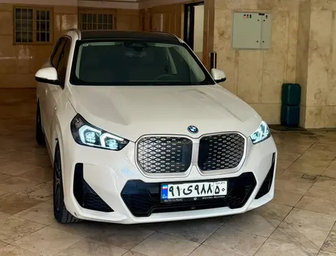 ب ام و، iX1