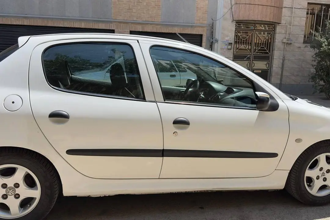 پژو،  206