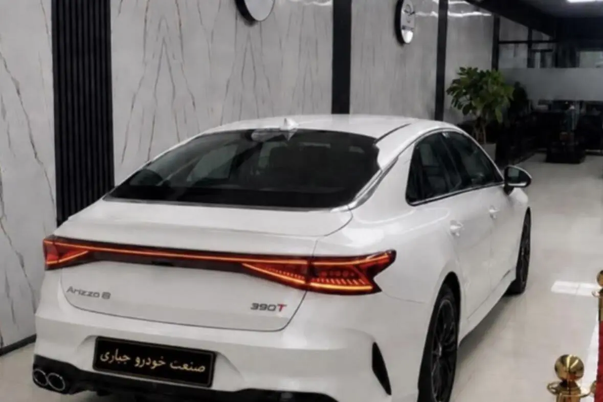 فونیکس،  آریزو 8 (Z8)