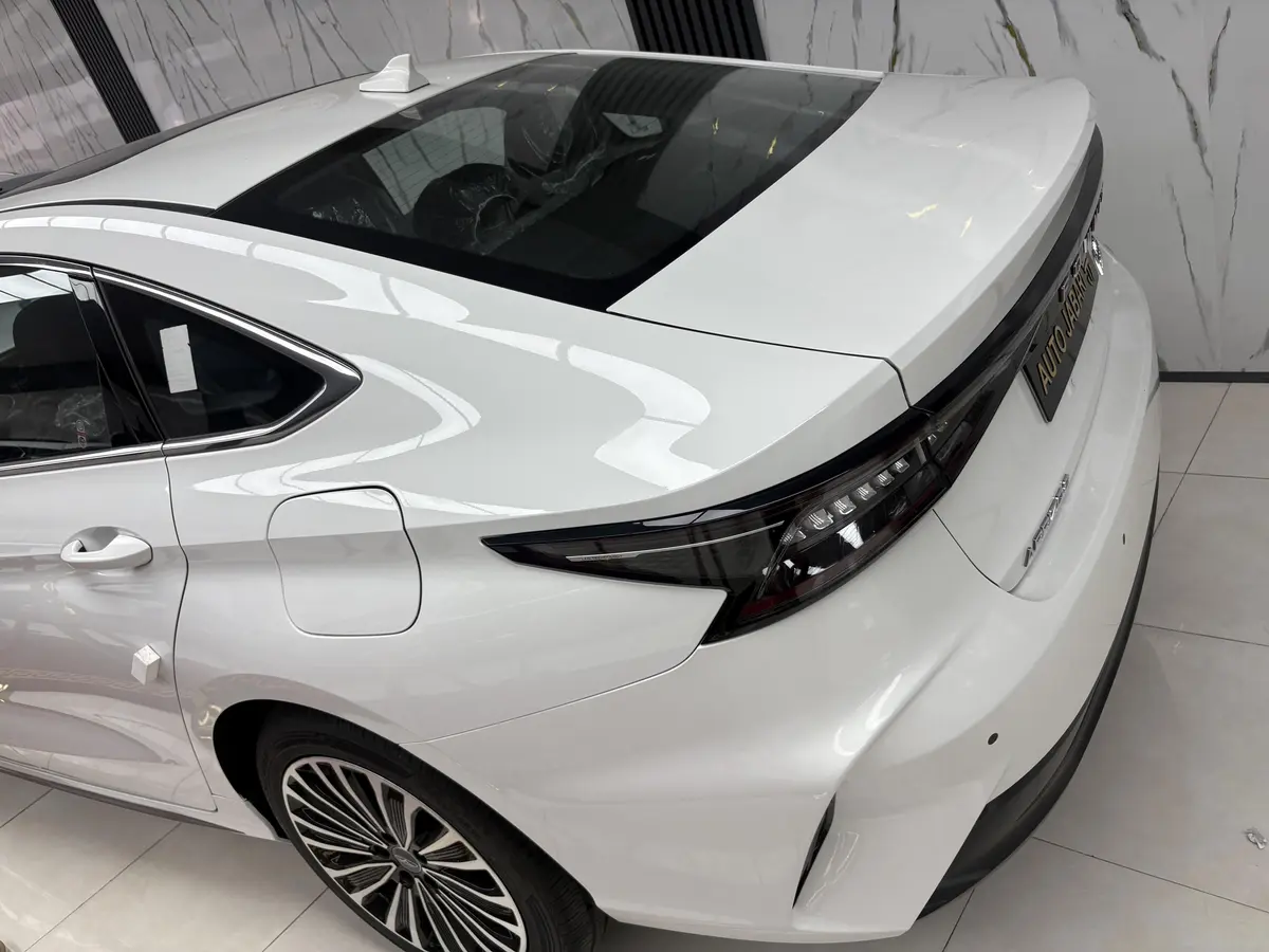 فونیکس،  آریزو 8 (Z8)
