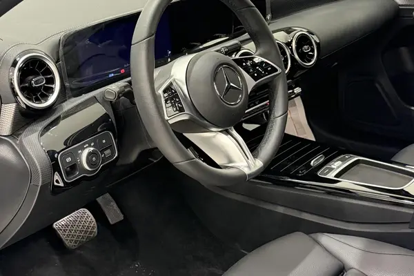 بنز، کلاس A سدان