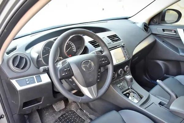 مزدا، 3 نیو صندوق دار