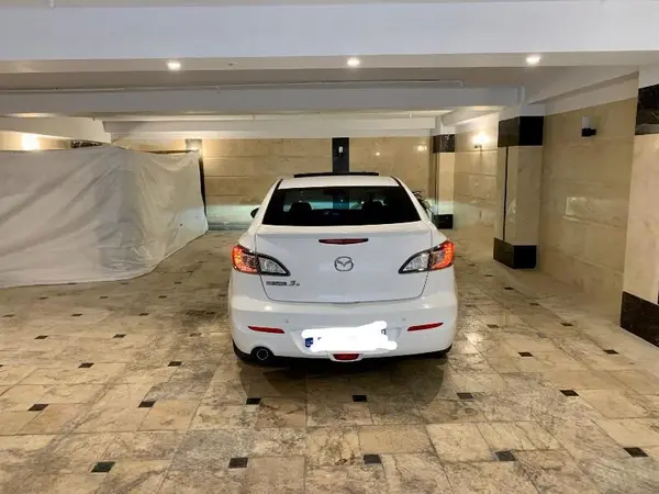 مزدا، 3 نیو صندوق دار