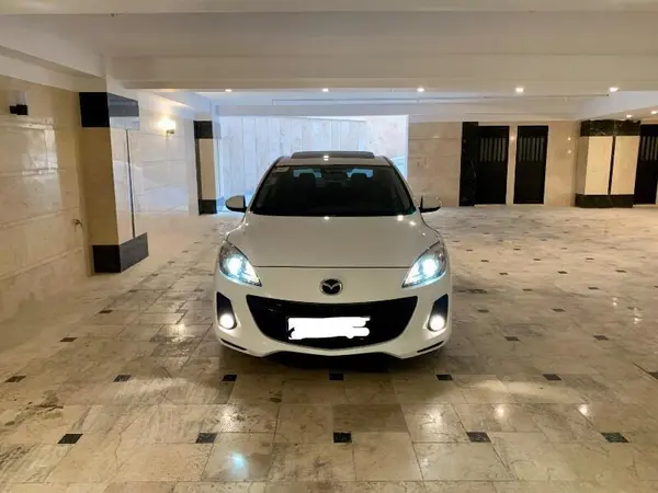 مزدا، 3 نیو صندوق دار