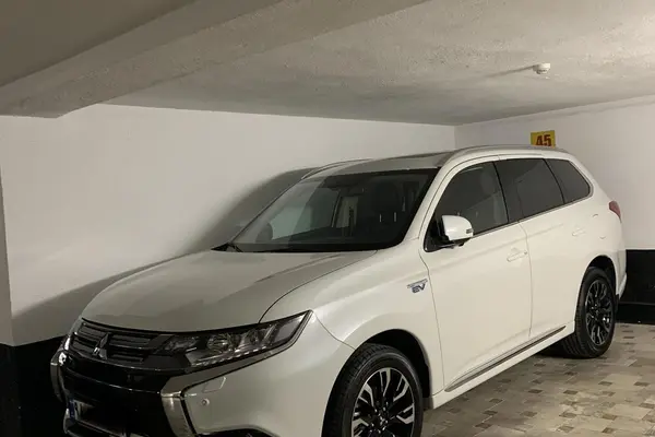 میتسوبیشی، اوتلندر PHEV