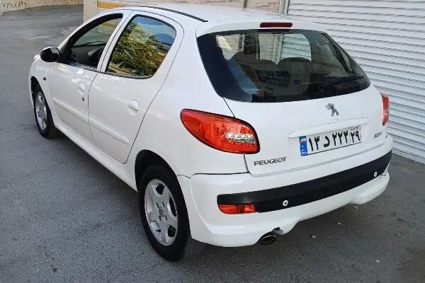 پژو،  207