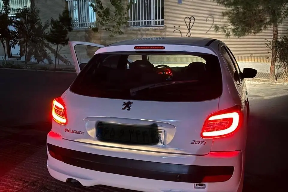 پژو،  207