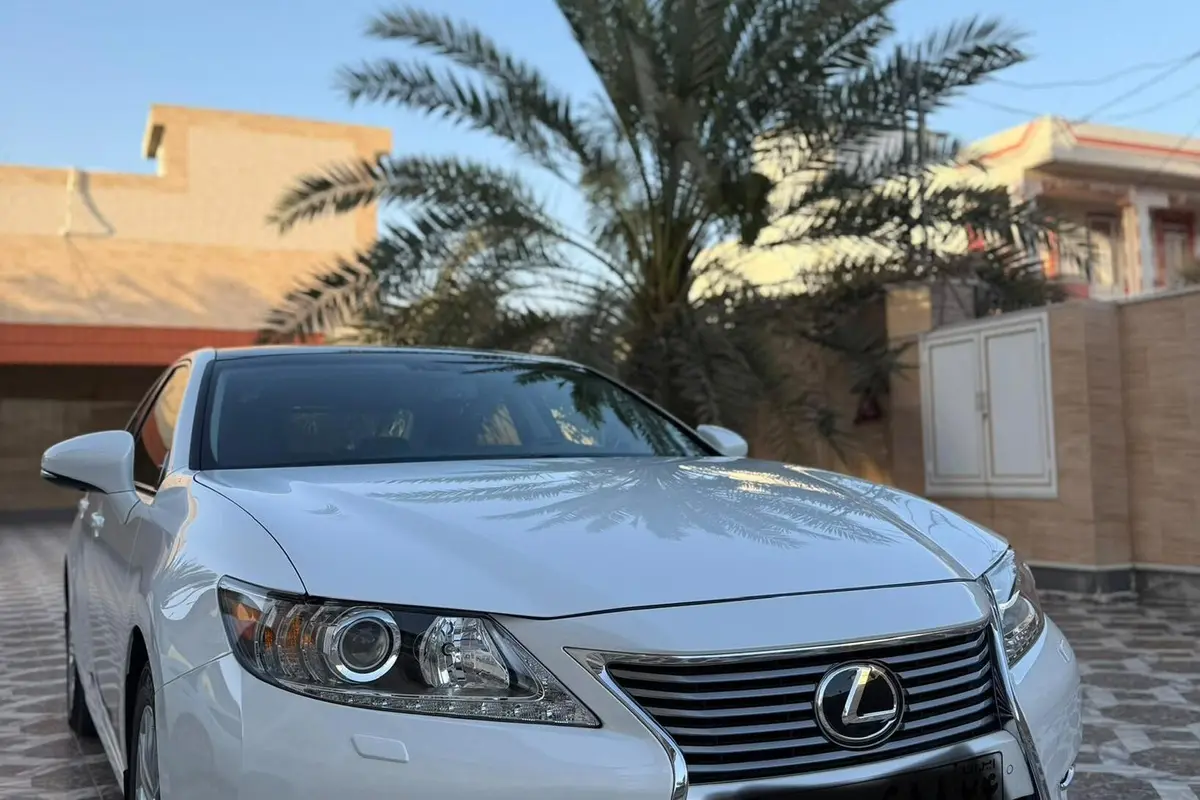 لکسوس،  ES