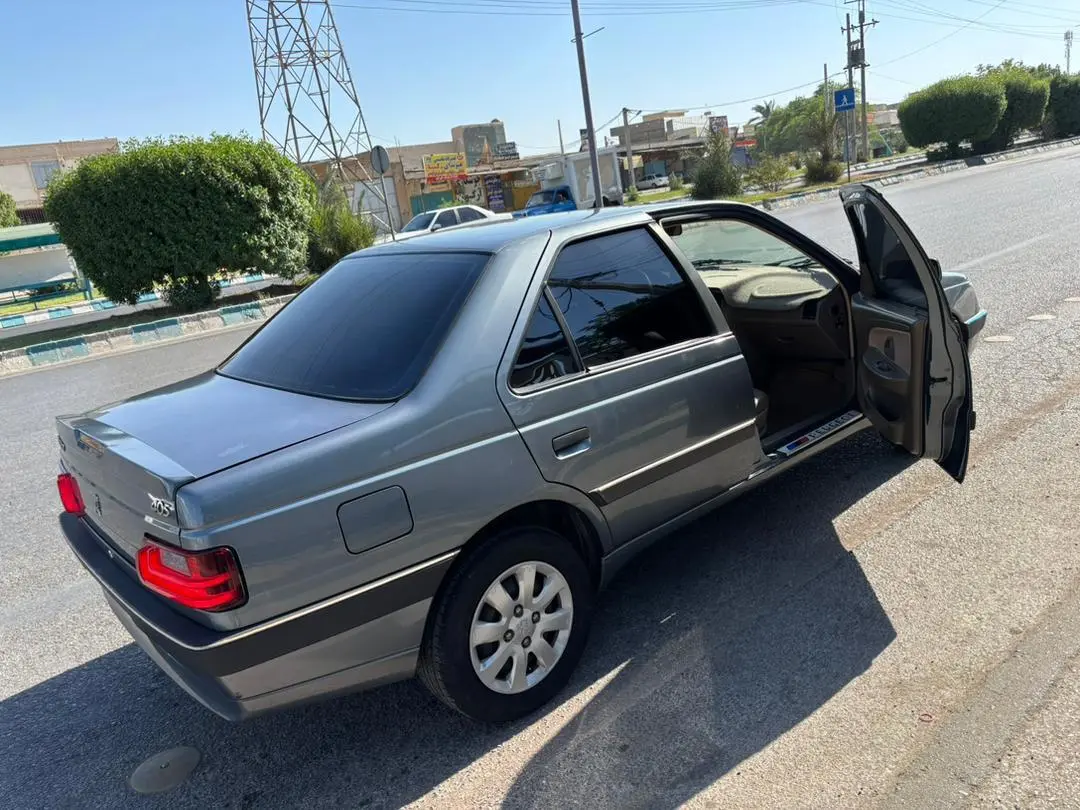 پژو،  405